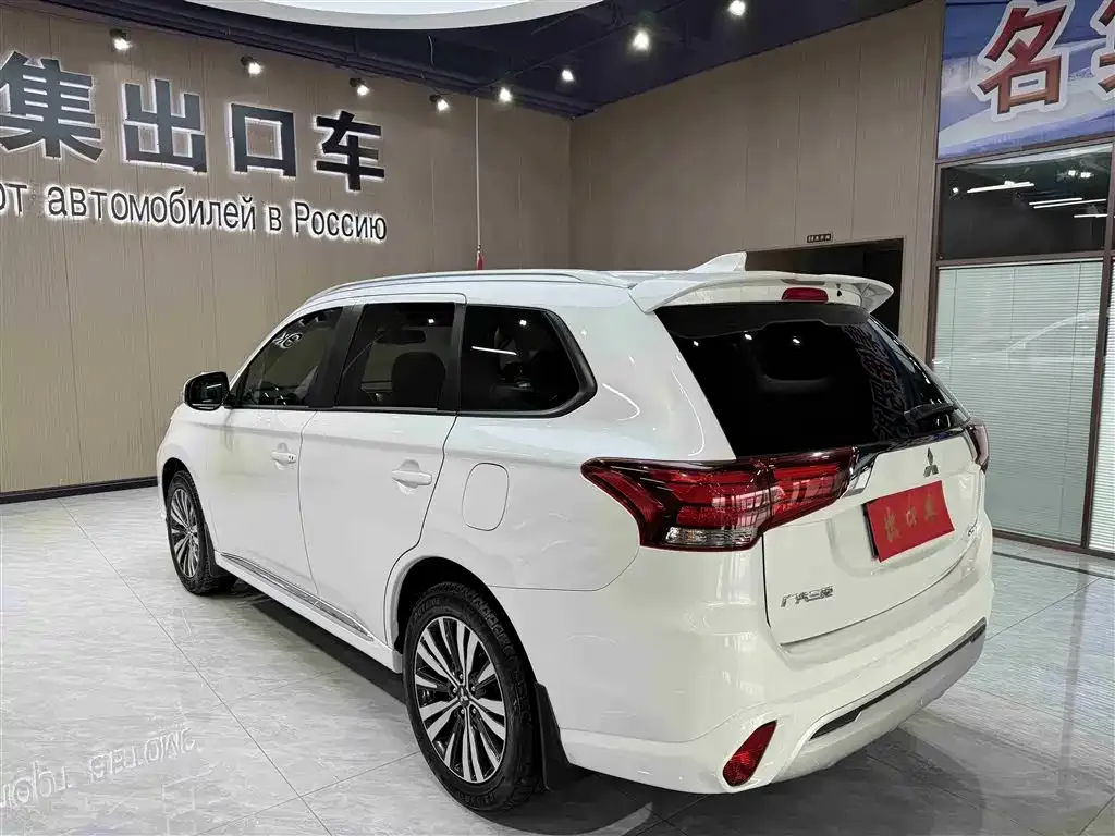 Mitsubishi Outlander 2021 из CN, фото 2