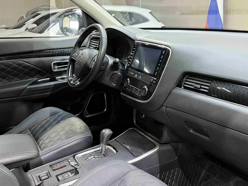 Mitsubishi Outlander 2021 из CN, фото 8
