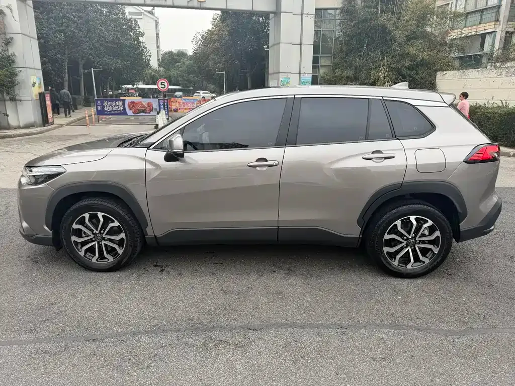 Toyota Frontlander 2023 из CN, фото 8
