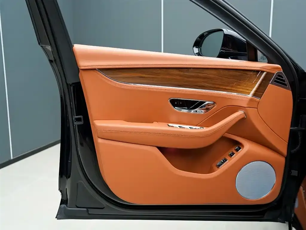 Bentley Flying Spur PHEV 2024 из CN, фото 4