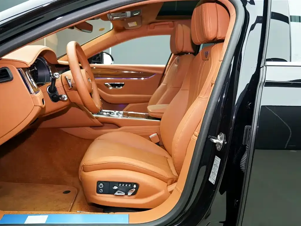 Bentley Flying Spur PHEV 2024 из CN, фото 10