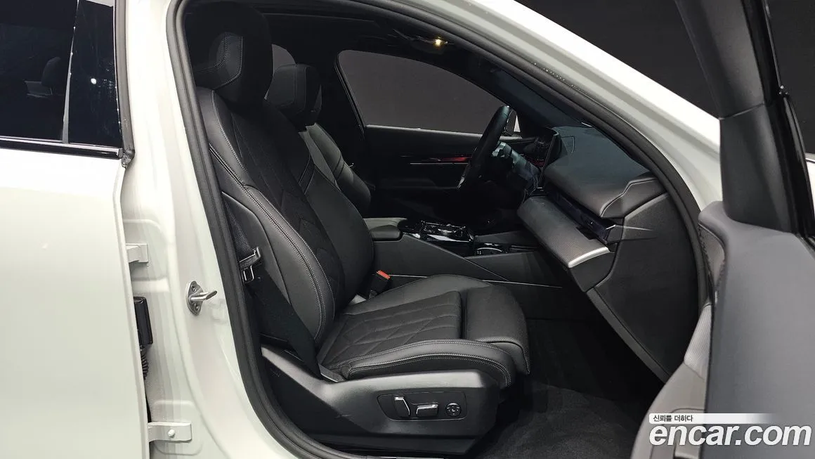 BMW 5-Series 2025 из KR, фото 5