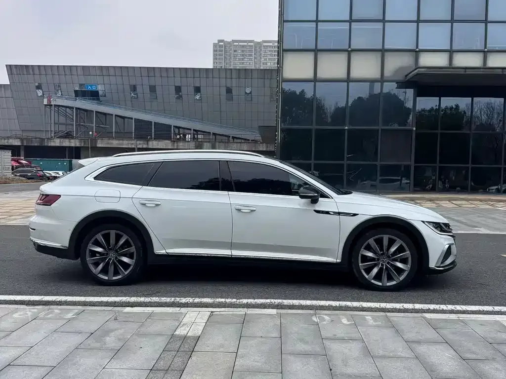 Volkswagen CC 2023 из CN, фото 8