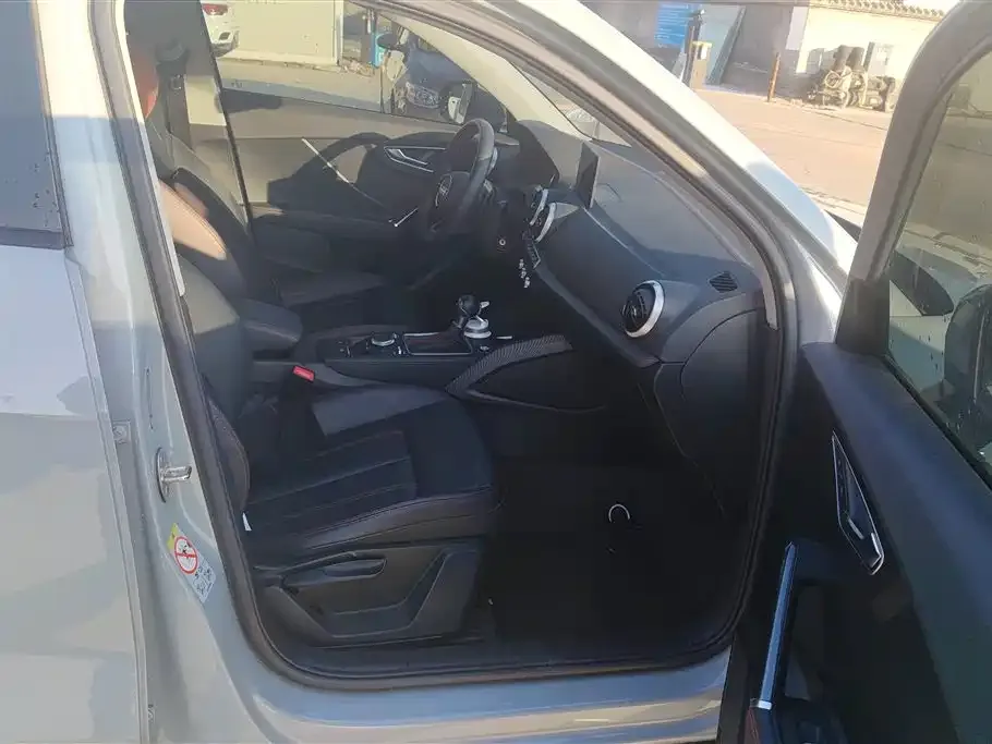Audi Q2L 2023 из CN, фото 2