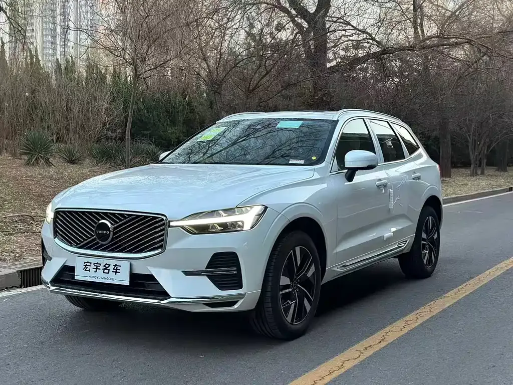 Volvo XC60 — фото 1