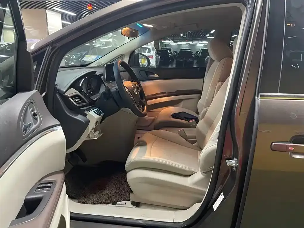 Buick GL8 2025 из CN, фото 9