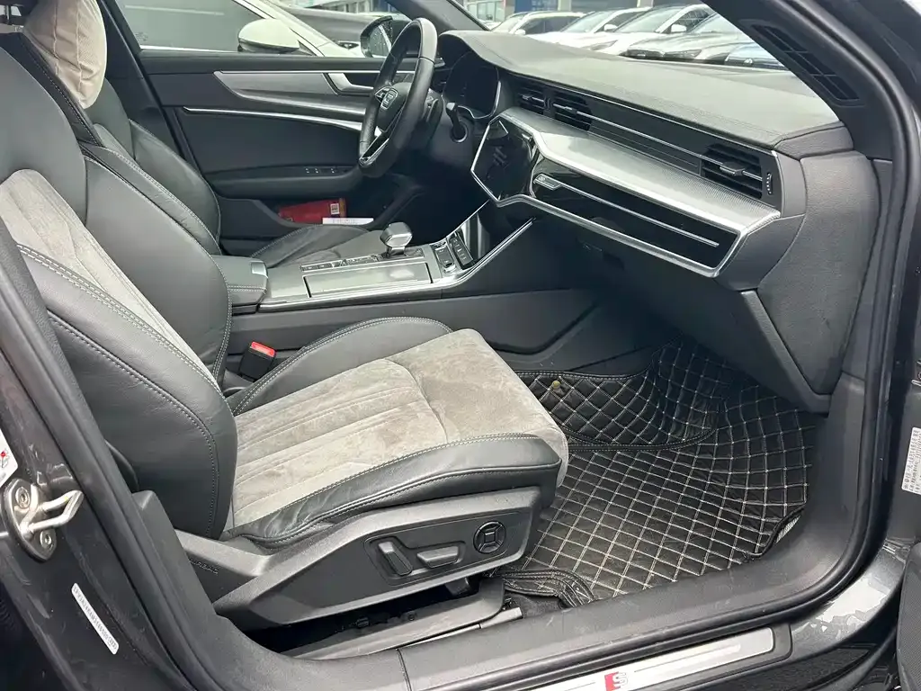 Audi A6L 2022 из CN, фото 6