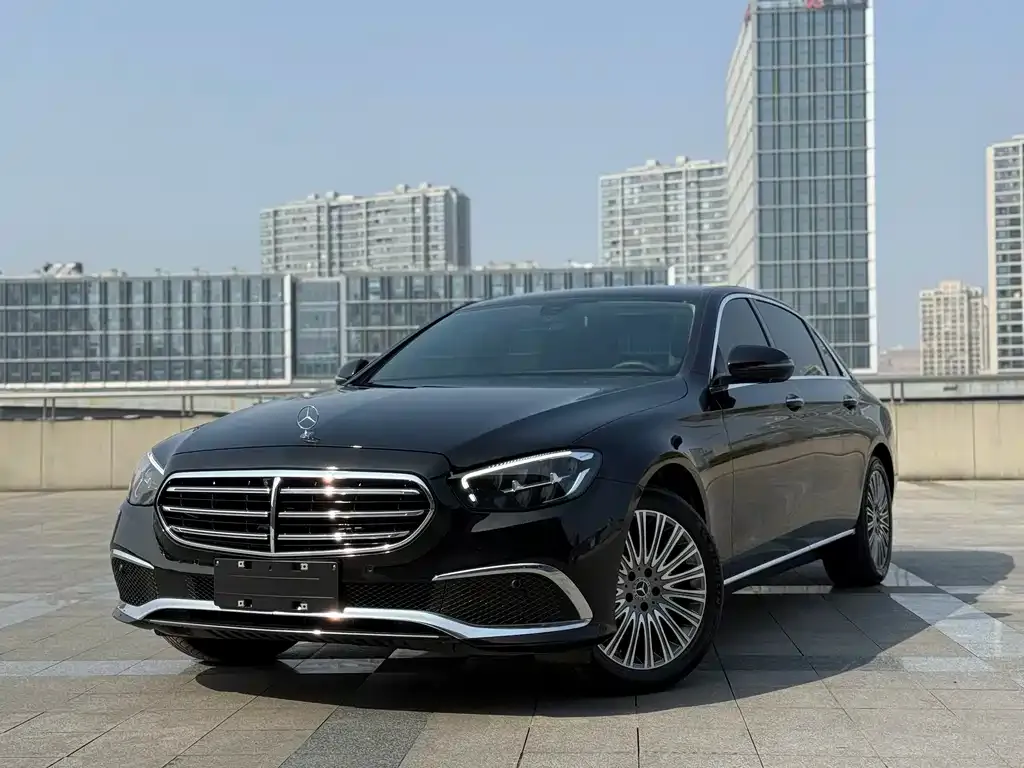 Mercedes-Benz E-Class — фото 1