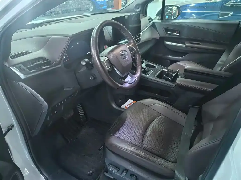 Toyota Granvia 2024 из CN, фото 4