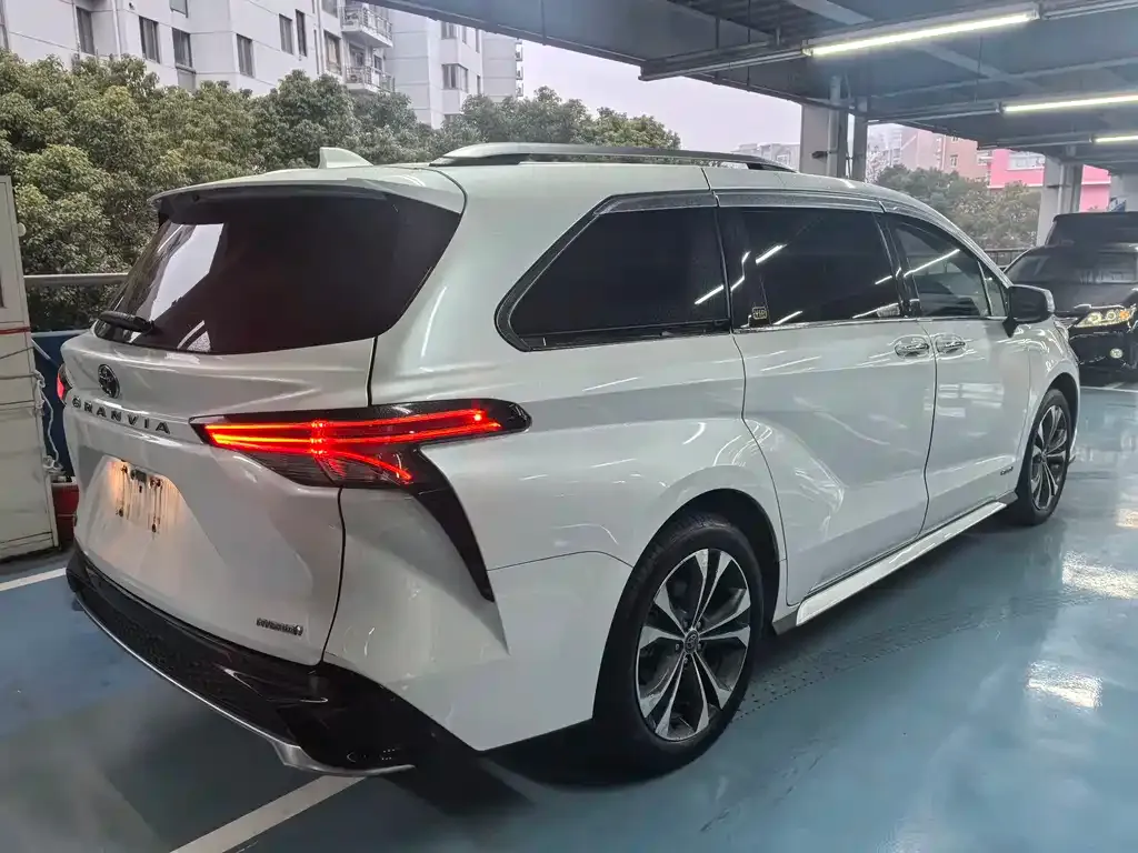 Toyota Granvia 2024 из CN, фото 8