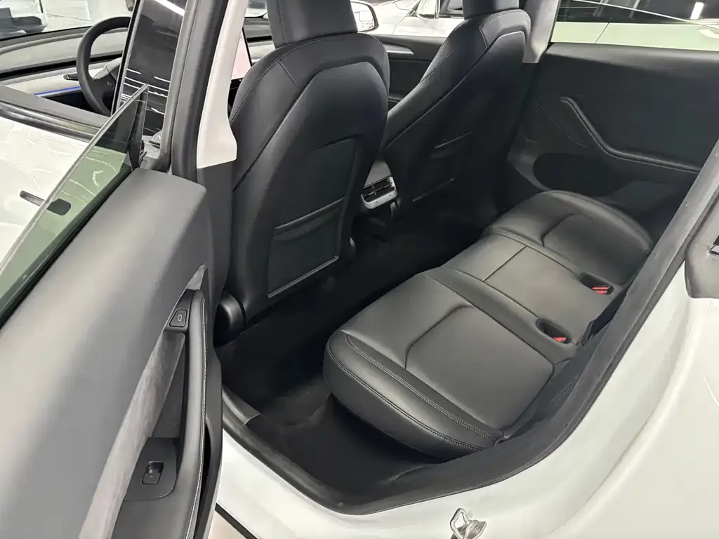 Tesla Model Y 2023 из CN, фото 7
