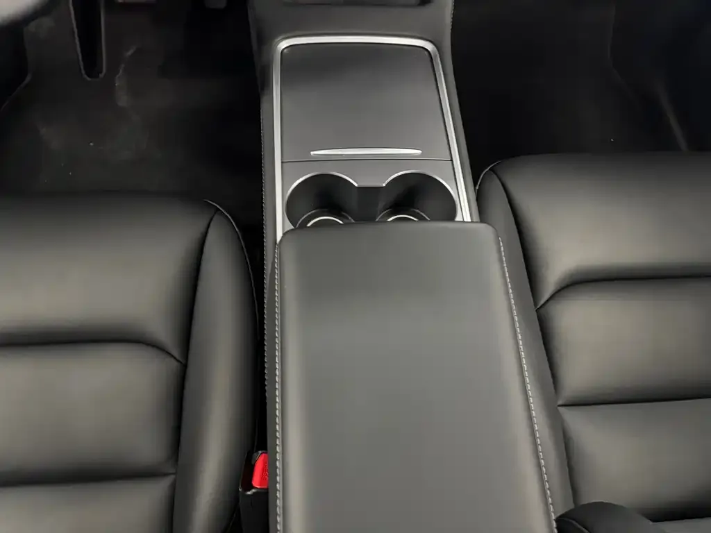 Tesla Model Y 2023 из CN, фото 3