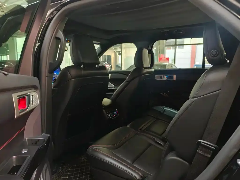 Ford Explorer 2021 из CN, фото 2