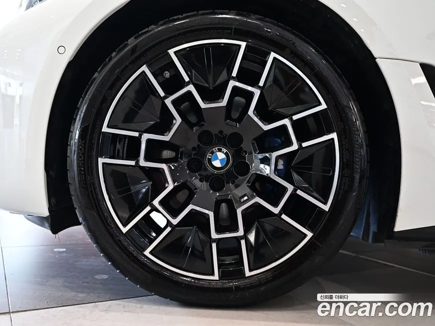 BMW i4 — фото 5