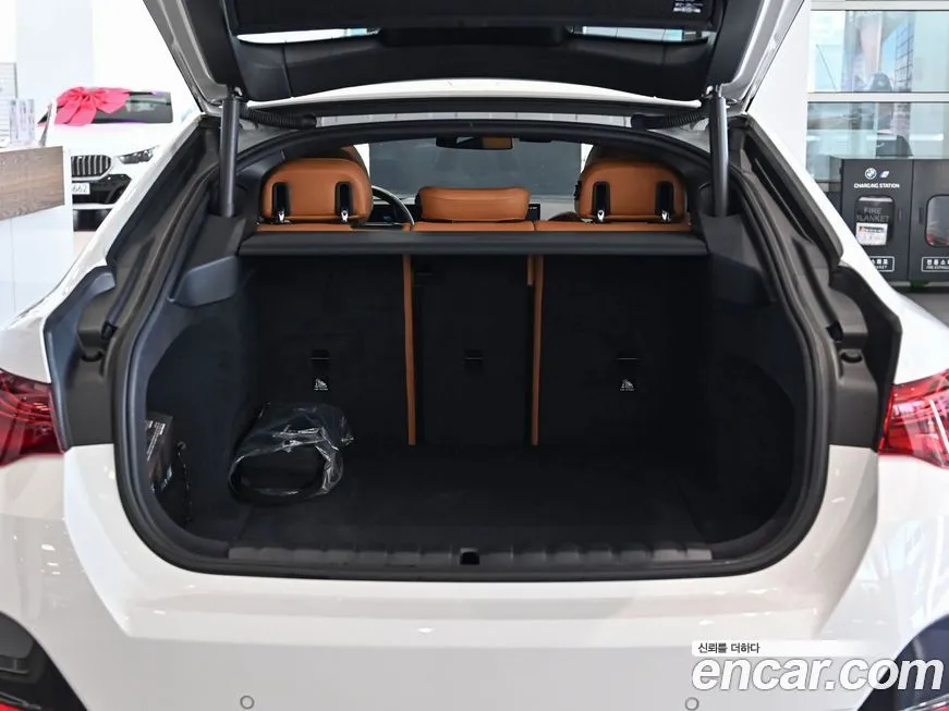 BMW i4 — фото 6
