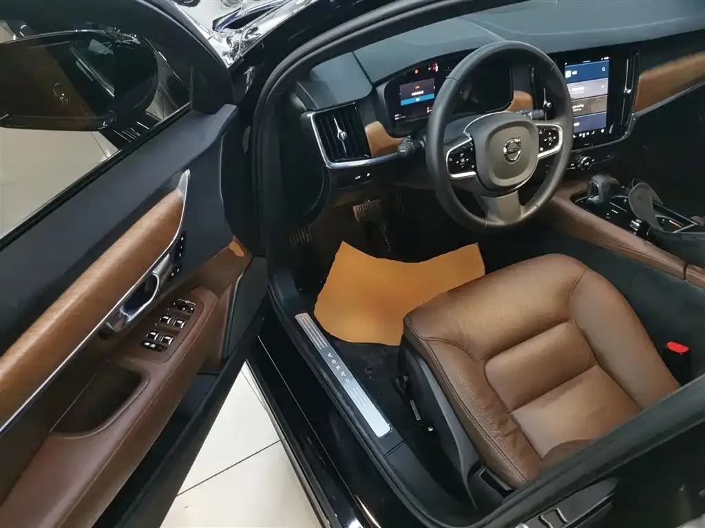 Volvo S90 PHEV 2024 из CN, фото 10