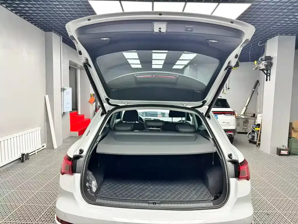 Audi Q3 2023 из CN, фото 2