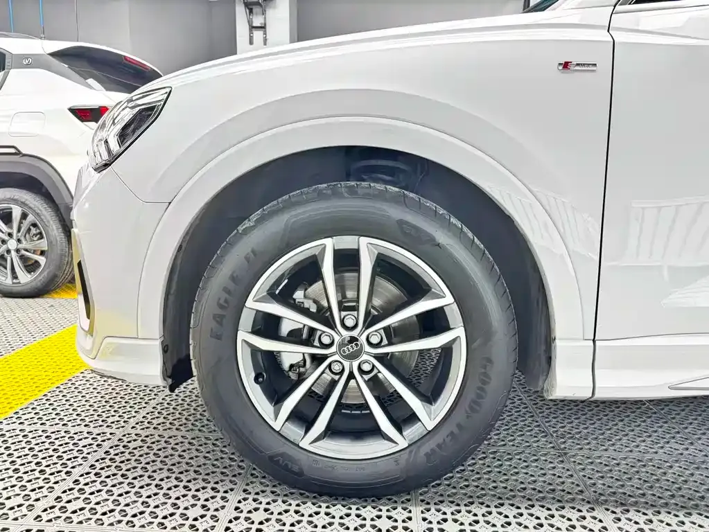 Audi Q3 2023 из CN, фото 9