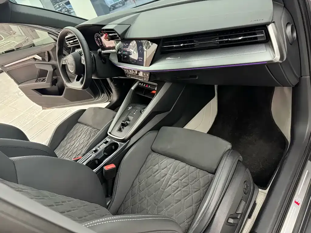 Audi A3 2023 из CN, фото 2