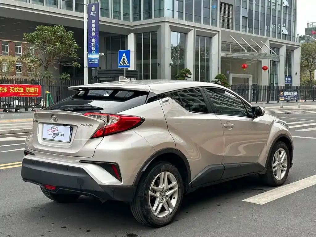 Toyota C-HR — фото 4