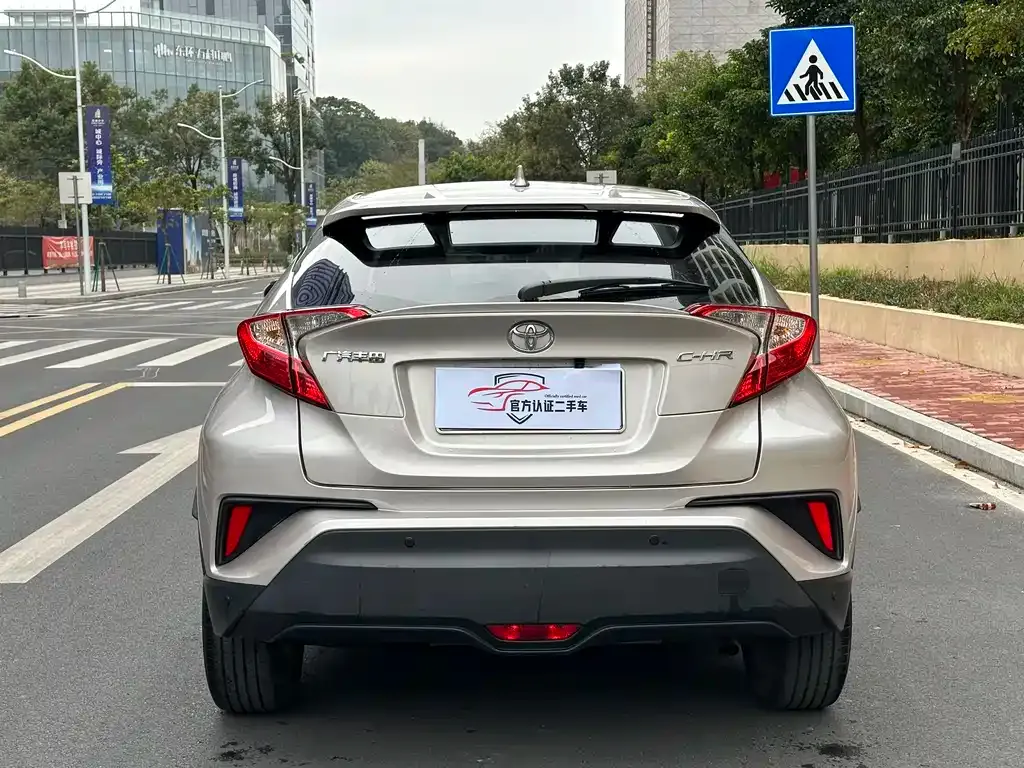 Toyota C-HR — фото 9
