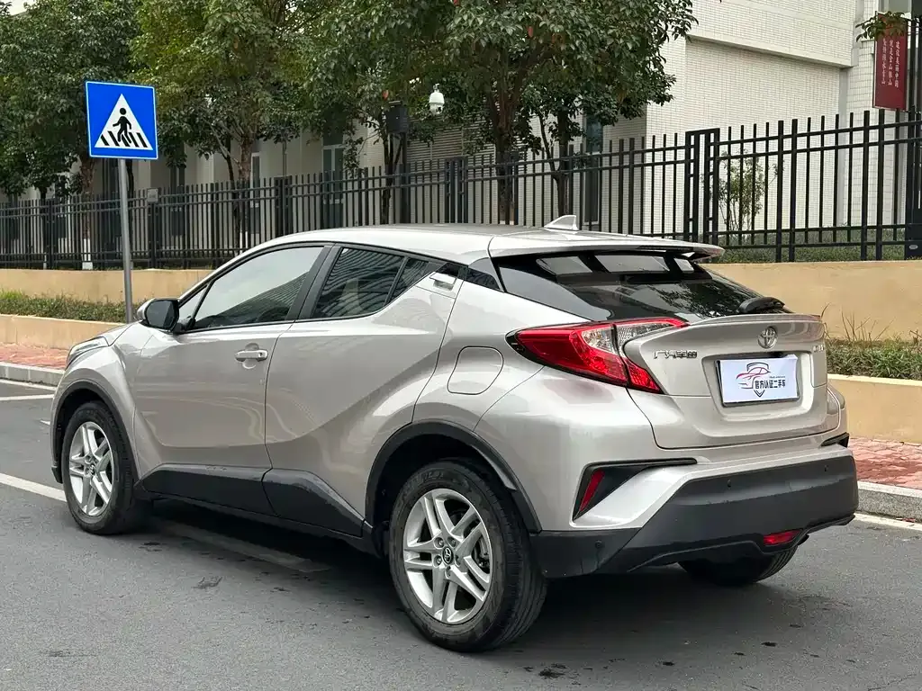 Toyota C-HR — фото 5