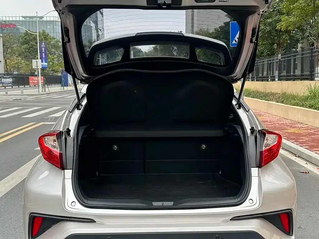 Toyota C-HR — фото 8