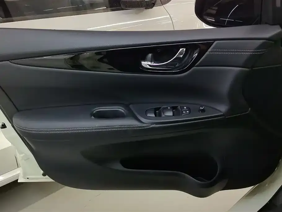Nissan Tiida 2022 из CN, фото 10