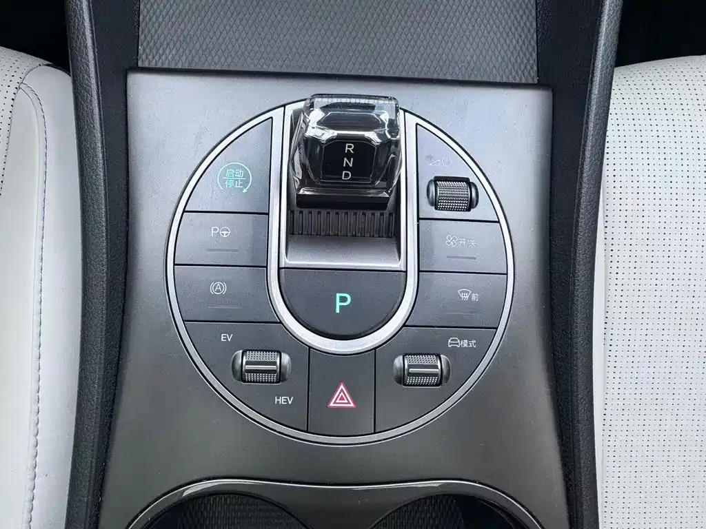 BYD Seal 05 DM-i — фото 6