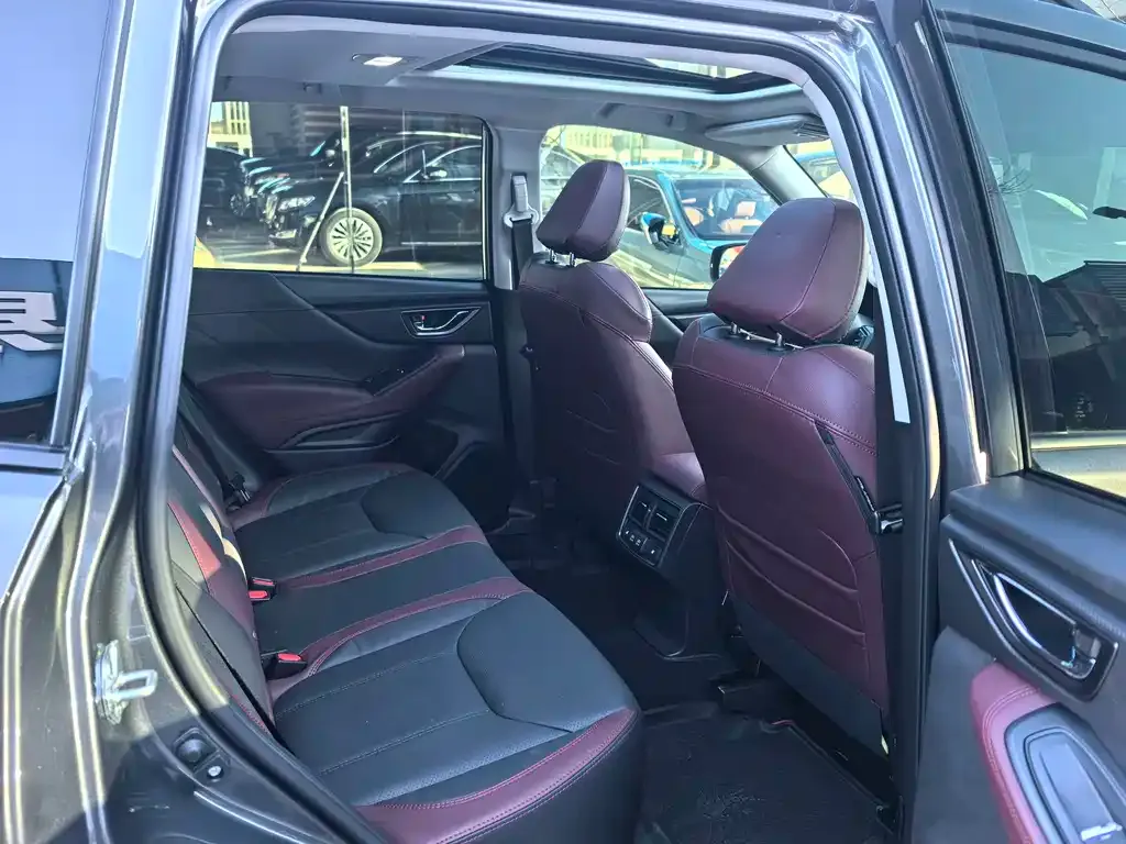 Subaru Forester — фото 5