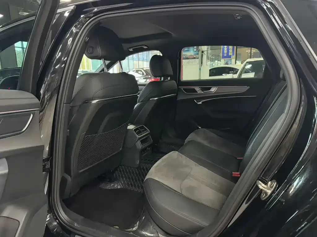 Audi A6L 2023 из CN, фото 4