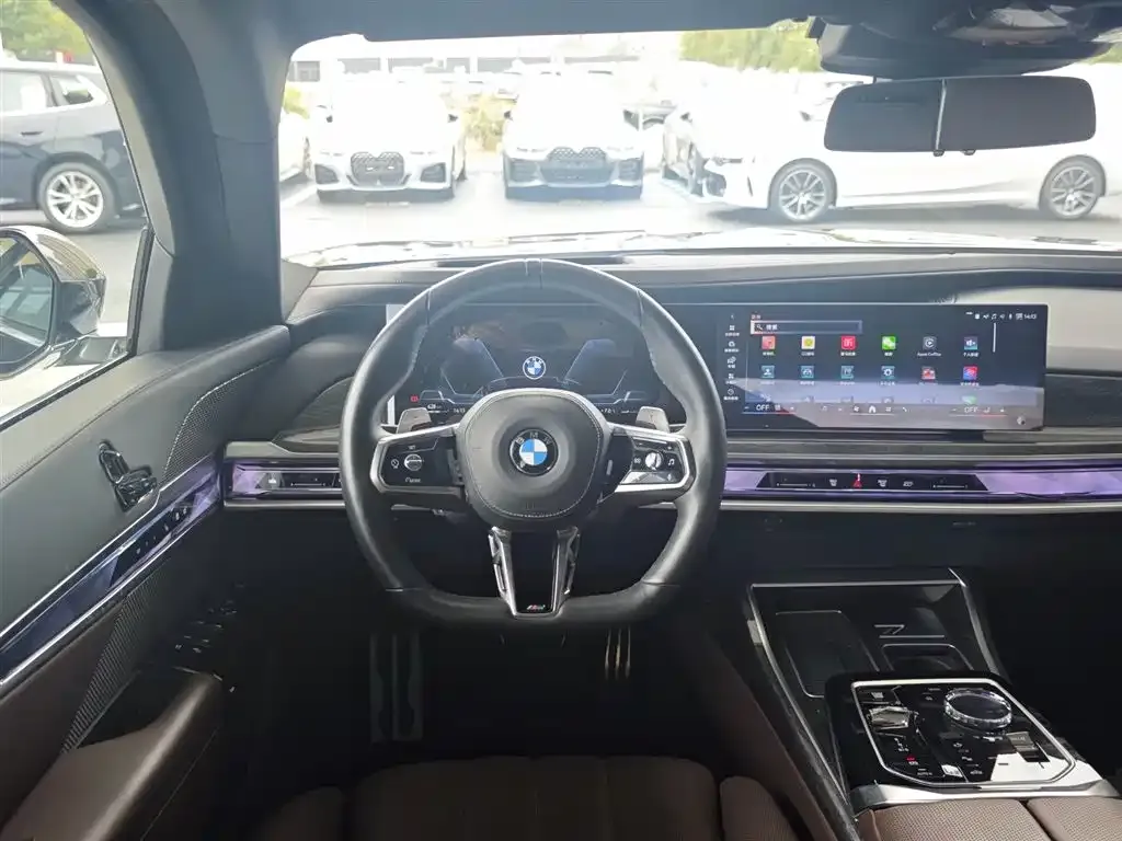 BMW 7 Series — фото 10