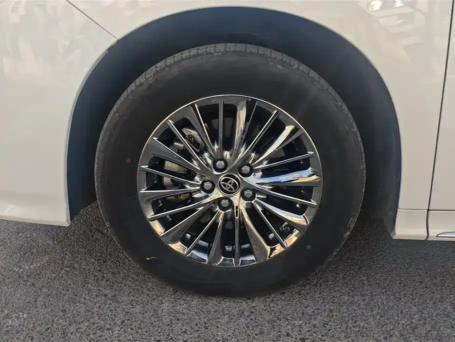 Toyota Alphard — фото 10