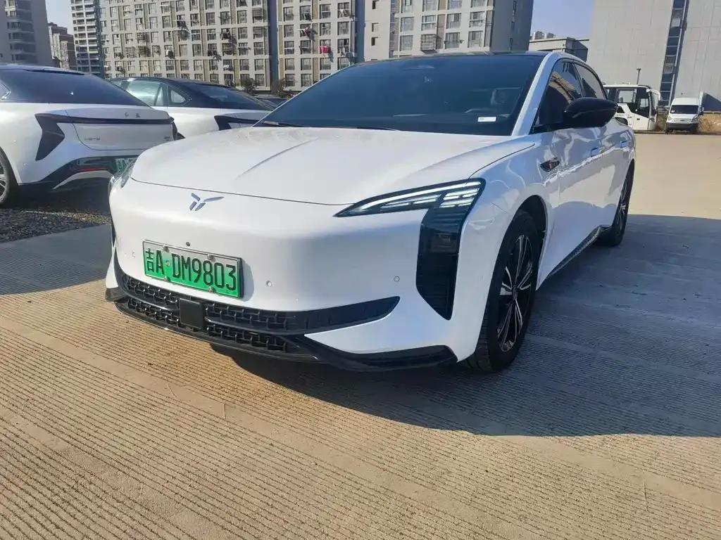 Hongqi EH7