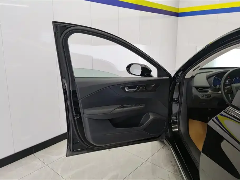 Hongqi E-QM5 2023 из CN, фото 4