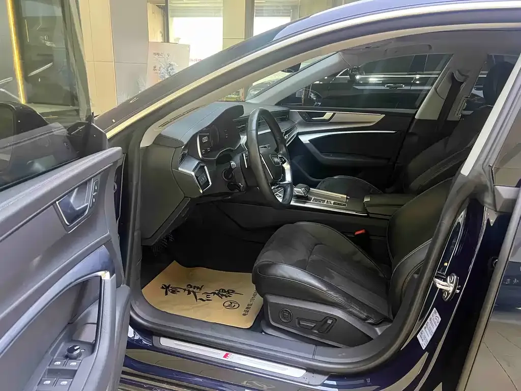 Audi A7L 2023 из CN, фото 8