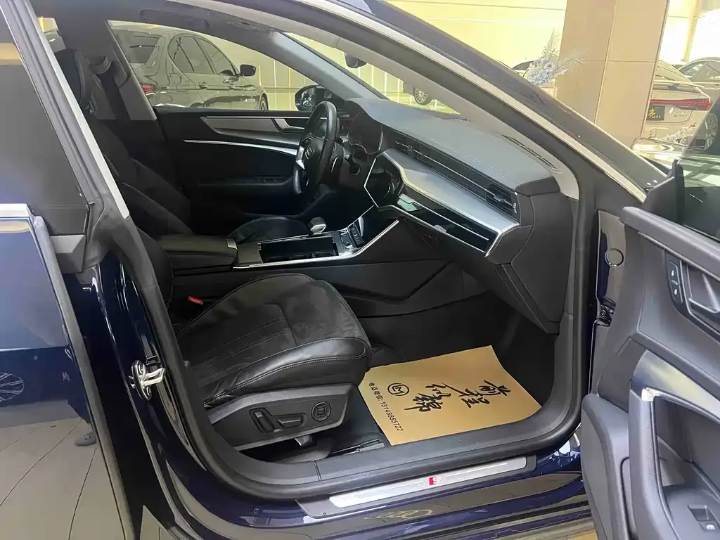 Audi A7L 2023 из CN, фото 10