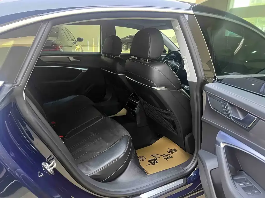 Audi A7L 2023 из CN, фото 4