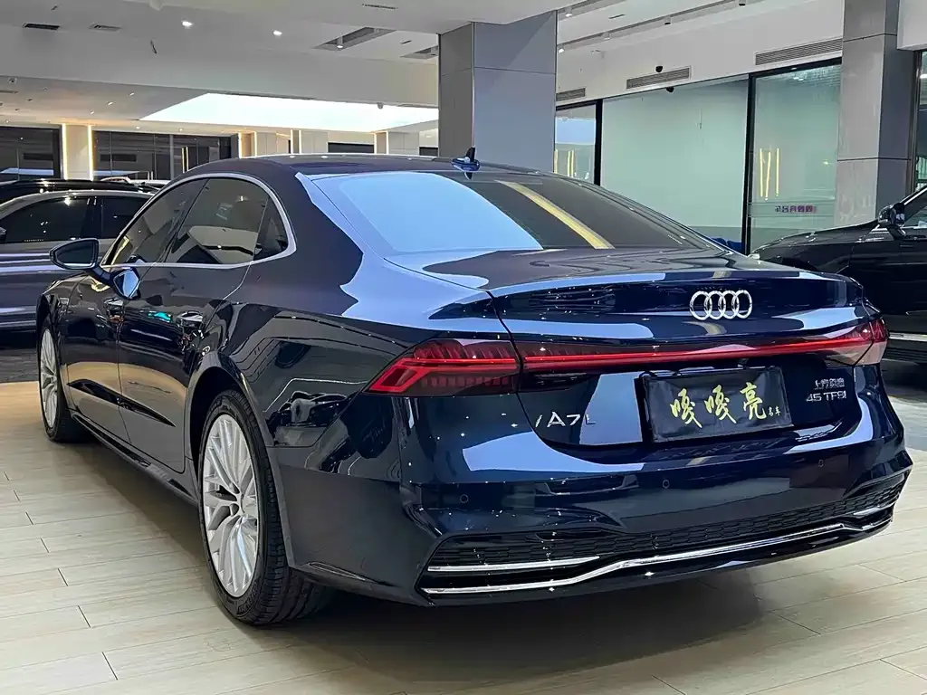 Audi A7L 2023 из CN, фото 7