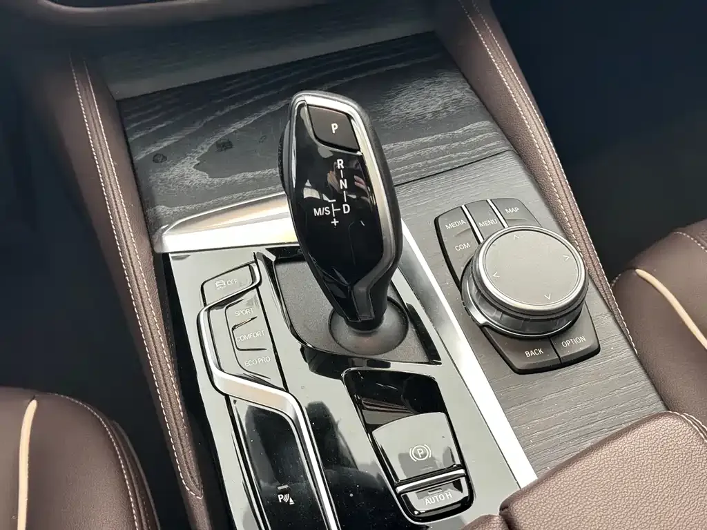 BMW 5 Series 2024 из CN, фото 8