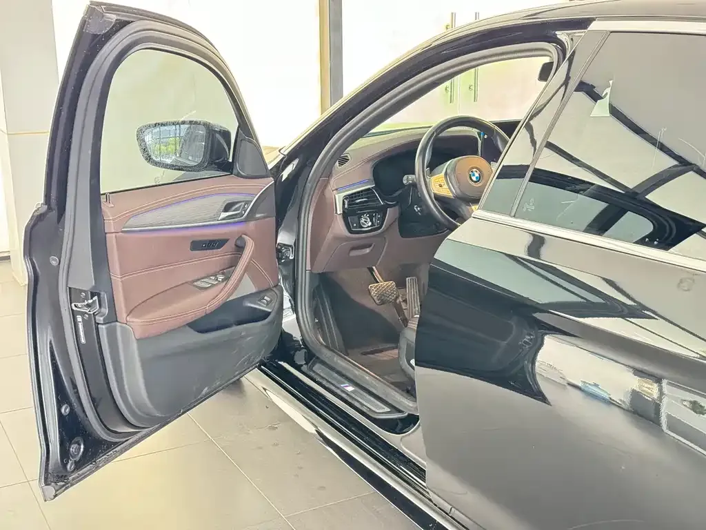 BMW 5 Series 2024 из CN, фото 6