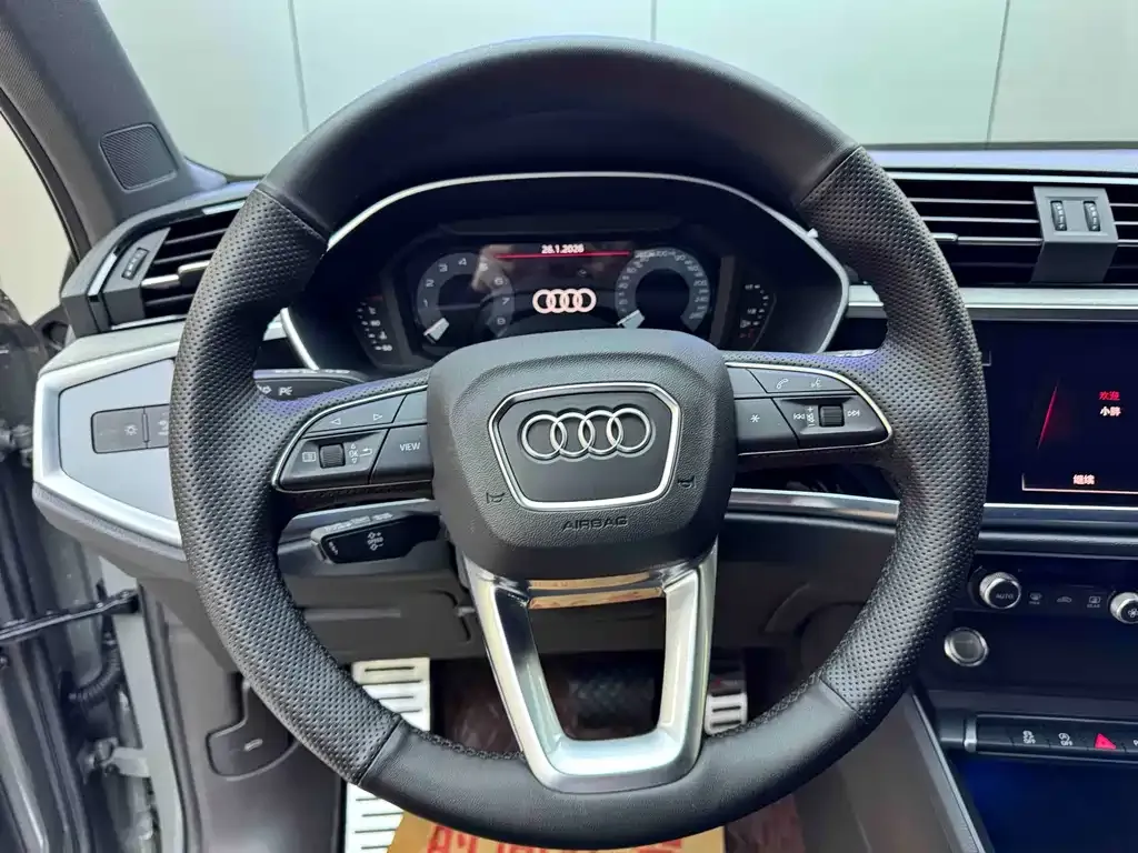 Audi Q3 — фото 10