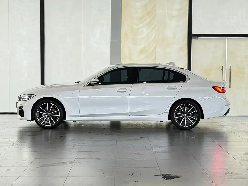 BMW 3 Series 2022 из CN, фото 6