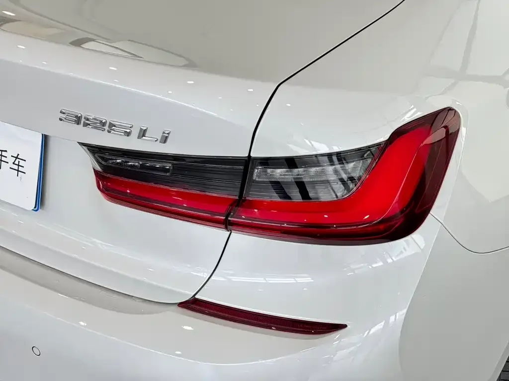 BMW 3 Series 2022 из CN, фото 2