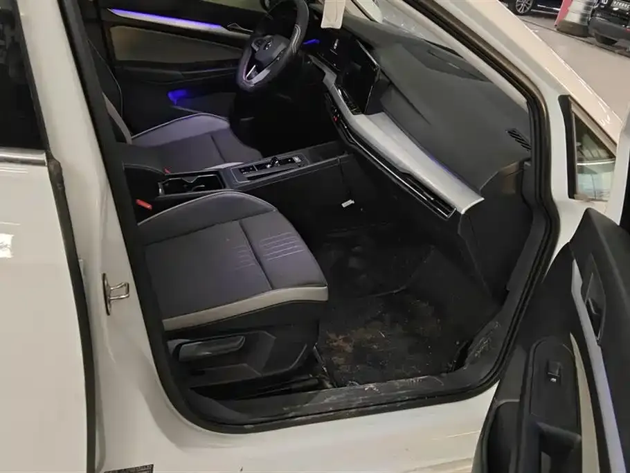 Volkswagen Golf 2024 из CN, фото 8