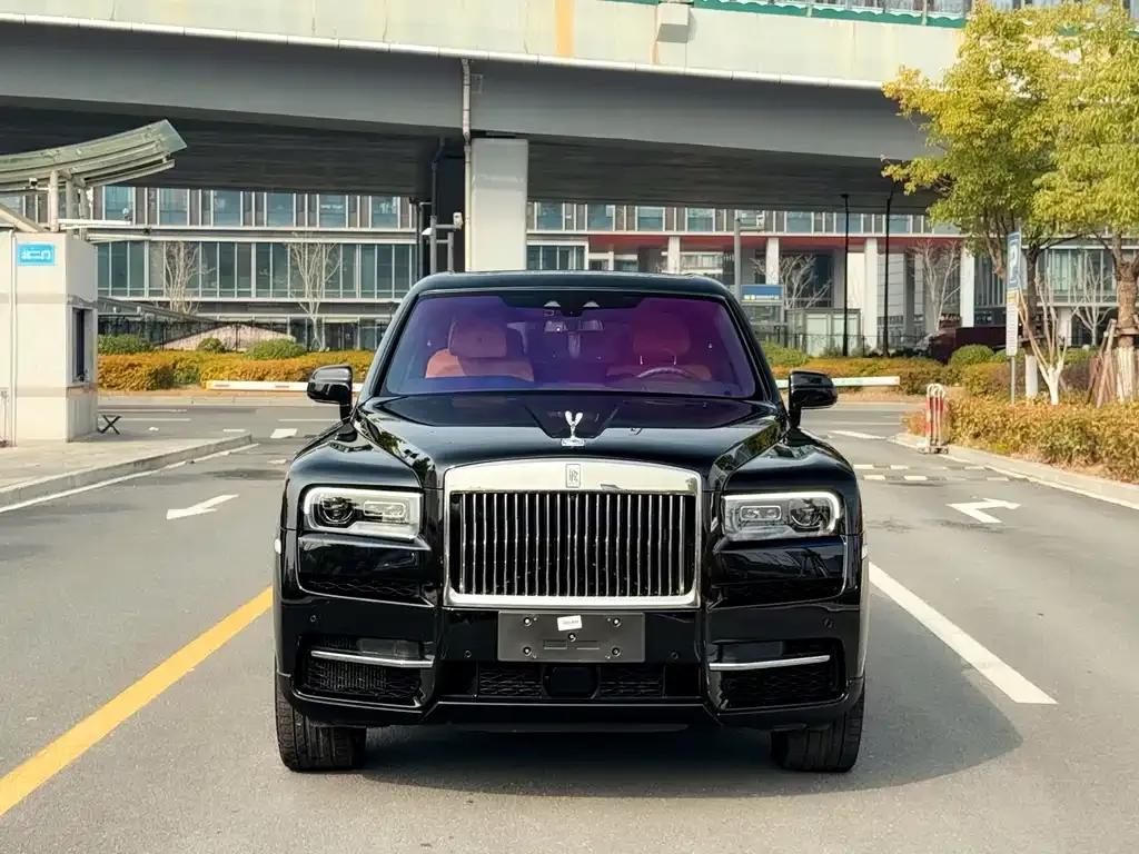 Rolls-Royce Cullinan — фото 1