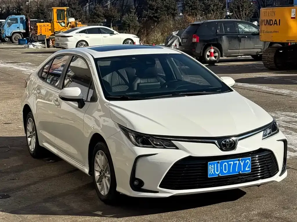 Toyota Corolla — фото 7