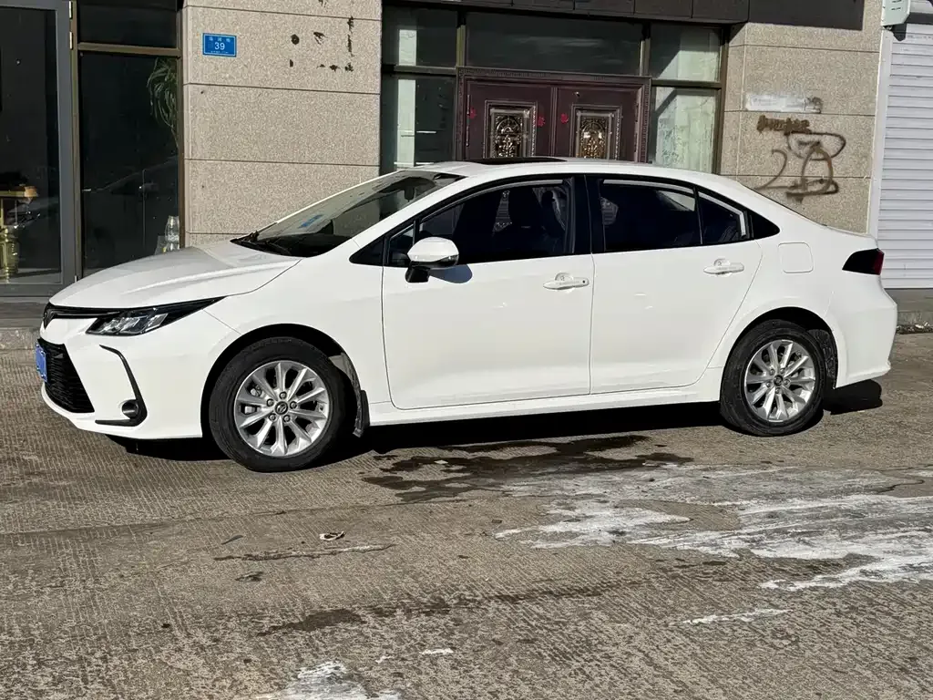 Toyota Corolla — фото 2