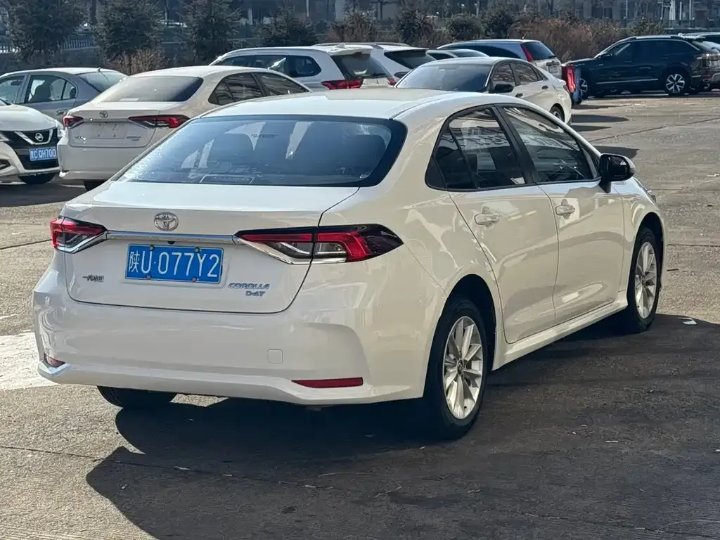 Toyota Corolla — фото 8