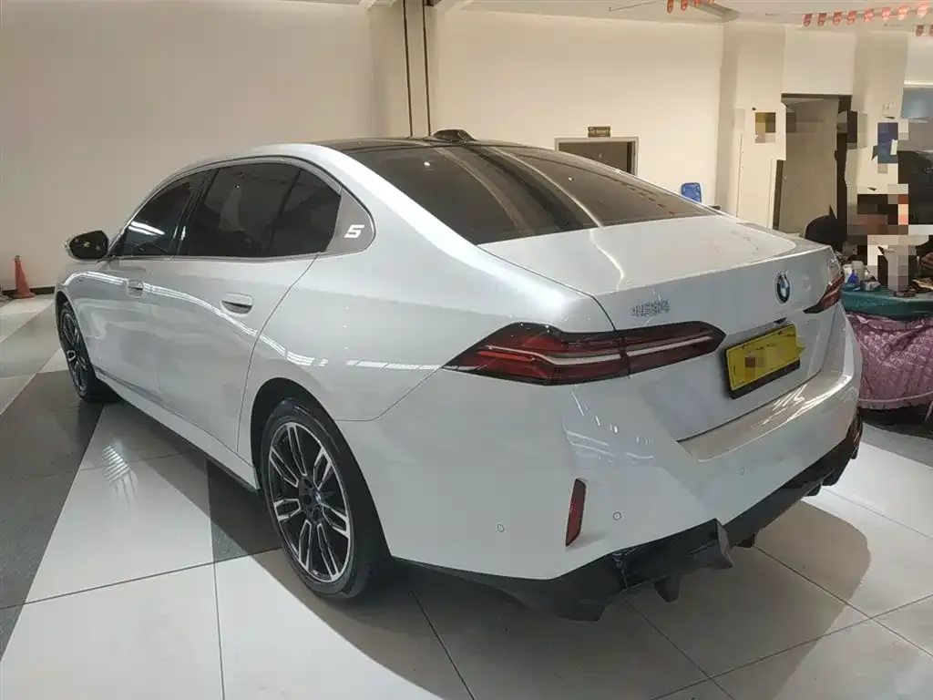 BMW 5 Series 2024 из CN, фото 6
